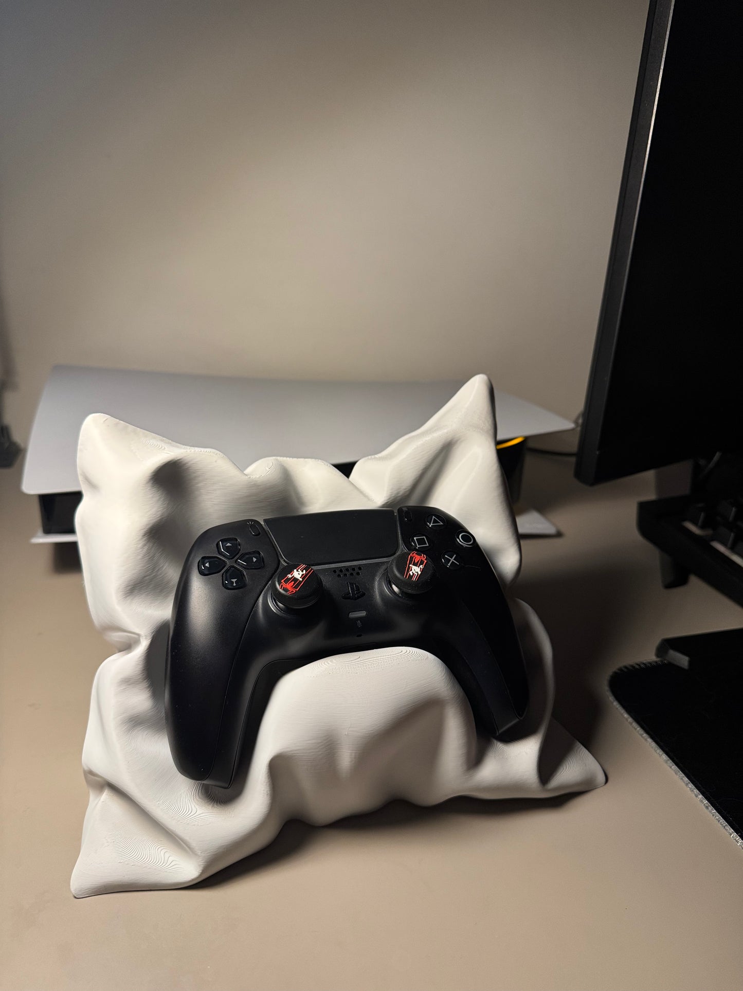 Yastık Şeklinde PS & Xbox Kol Tutacağı – Konforlu Oyun Standı