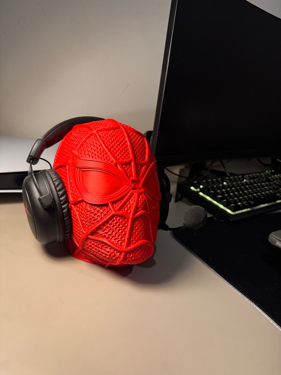 Spiderman Kulaklık Tutacağı – Masanız İçin Şık ve Kullanışlı